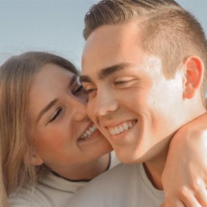 Meet your Posher, Antonia victoria